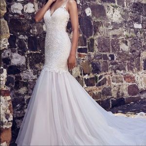 BRAND NEW Size 18 Maggie Sottero Adaleine Gown